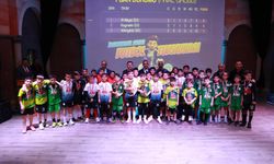 İlkokullar Arası Futbol Turnuvasında Kupa Töreni Yapıldı