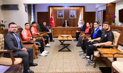 Vali Hüseyin Kök, Gençlik Haftası Dolayısıyla Sporcu Gençleri Ağırladı