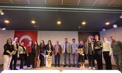 Simya Kolejinde Duygu Dolu Anlar: 3. Sınıf Öğrencilerinden Annelerine Sevgi Seli