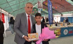 Kardelenli yazara okul müdüründen destek ziyareti