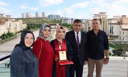 Rektör Aktekin, İİBF’den Dereceyle Mezun Olan Öğrencileri ve Ailelerini Misafir Etti