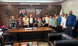Karapınar’dan Çifte Şampiyonluk: Başkan Yasin Güneş Başarılı Öğrencileri Tebrik Etti