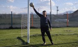 Hikmet Ertaş, 61 Yaşında, Hâlâ Kalesinin Başında!
