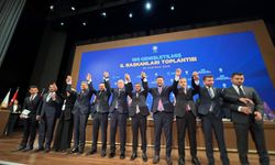 Cumhurbaşkanı Recep Tayyip Erdoğan, Nevşehir Belediye Başkanı Rasim Arı’ya AK Parti Rozetini Taktı!