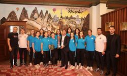 Türkiye Üçüncüsü Kadın Sutopu Takımından Başkan Arı’ya Ziyaret