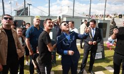 Başkan Arı, Şenlikte Uçurtma Uçurdu