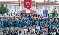 Kardelenli 12. Sınıflar Görkemli Bir Törenle Mezun Oldu