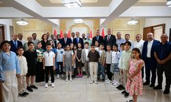 Minik Öğrencilerden Vali Kök’e Anlamlı Ziyaret