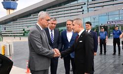 Sağlık Bakanı Kemal Memişoğlu, Kapadokya Havalimanı'nda Vali Hüseyin Kök Tarafından Karşılandı
