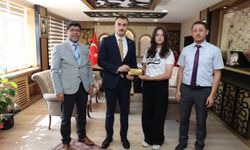 LGS Derinkuyu İlçe Birincisi Ecrin Lale Karataş'tan Kaymakam Yeğin'e Ziyaret