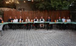 AK Parti'de Haftalık Yönetim Kurulu Toplantısı Başkan Rasim Arı'nın Katılımıyla Gerçekleştirildi