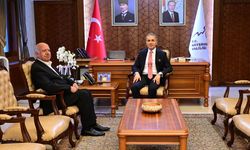Nevşehir Hayırlı Hizmetler Kültür ve Dayanışma Vakfı Başkanı Ahmet Avlanmaz’dan Vali Hüseyin Kök’e Ziyaret