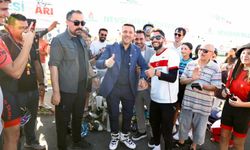 Başkan Rasim Arı, Patenci Gençlerle Buluştu
