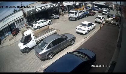 Nevşehir’de Freni Boşalan Kamyon Geri Kaçtı, 4 Araca Çarparak Durabildi