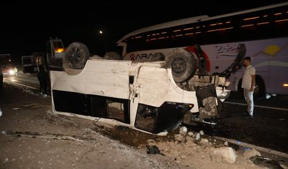 Nevşehir'de Otomobil ile Minibüs Kafa Kafaya Çarpıştı: 2’si Ağır 5 Yaralı
