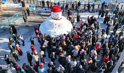 Nevşehir’de Devasa Kardan Adam Eğlencesine Yoğun İlgi