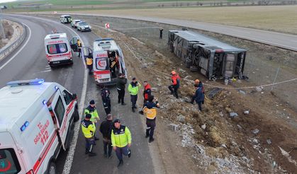Nevşehir’den Ankara'ya Giden Otobüs Şarampole Devrildi: 23 Yaralı