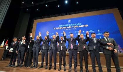 Cumhurbaşkanı Recep Tayyip Erdoğan, Nevşehir Belediye Başkanı Rasim Arı’ya AK Parti Rozetini Taktı!