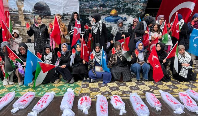 Nevşehir'de Anneler Gününde Mazlum Annelere Dikkat Çekildi