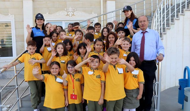 Polis Ablalarından Öğrencilere Yeni Eğitim Öğretim Yılı Hediyesi