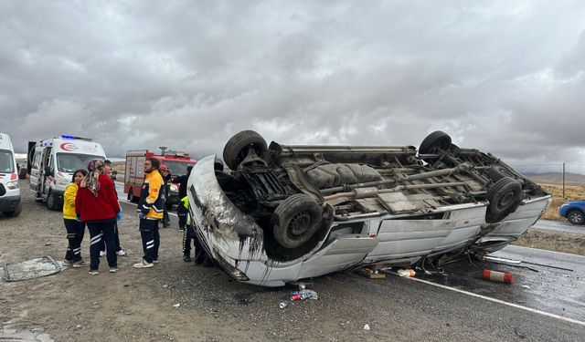 Nevşehir'de Turistleri Taşıyan Minibüs Takla Attı: 18 Yaralı