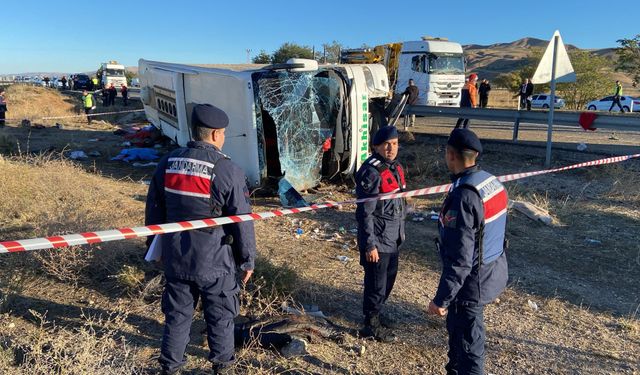 Kapadokya Gezisi İçin Yola Çıktılar Aksaray'da Feci Otobüs Kazası: 6 Ölü, 29 Yaralı