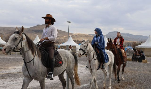 Onlarca At ve At Sever Ürgüp'te Bir Araya Geldi