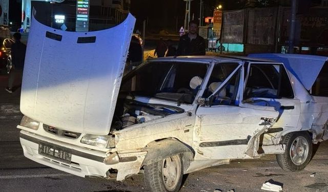 Nevşehir’de İki Otomobil Çarpıştı: 4 Yaralı
