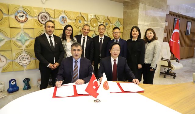 NEVÜ ve Çin Jinhua Mesleki ve Teknik Üniversitesi Arasında İş Birliği Anlaşması İmzalandı