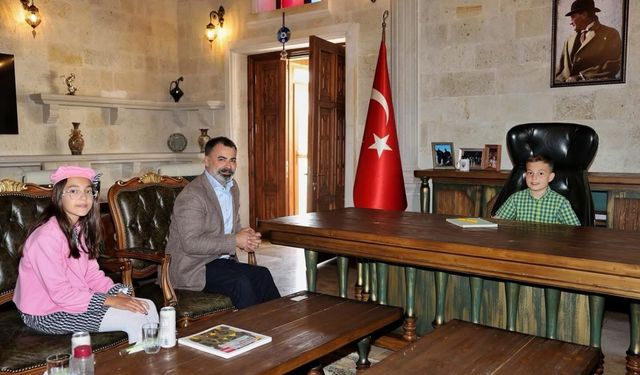 Ürgüp'te Başkanlık Koltuğu Türkan Diker Öğrencilerine Devredildi