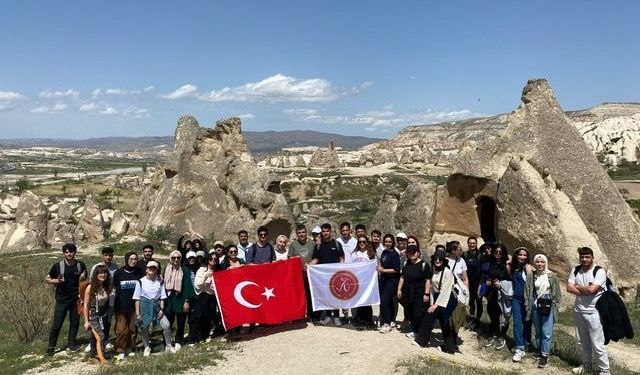 NEVÜ Öğrencileri 23 Nisan’da Kılıçlar Vadisi’nde Doğa Yürüyüşü Yaptı