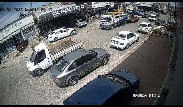 Nevşehir’de Freni Boşalan Kamyon Geri Kaçtı, 4 Araca Çarparak Durabildi