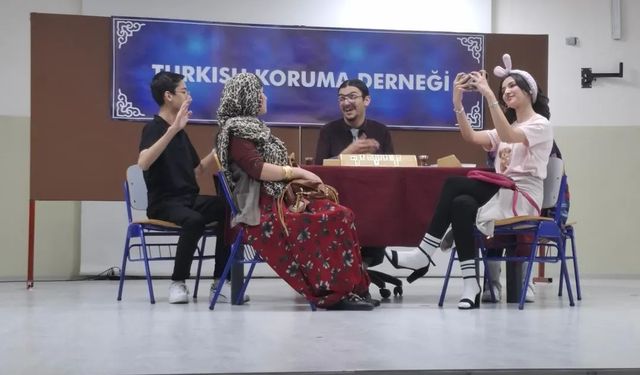 "Türkçem Eyvah" Tiyatro Oyunu Büyük Beğeni Topladı