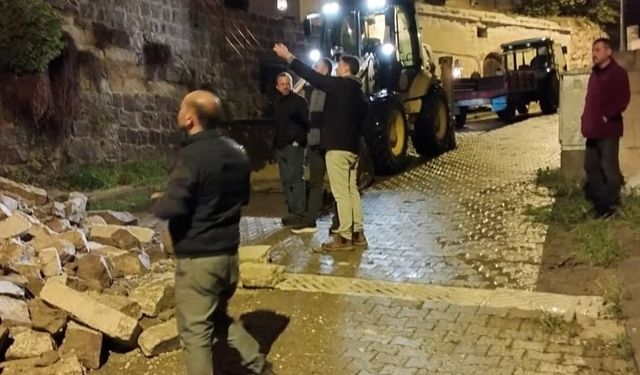 İbrahimpaşa Köyündeki Tarihi Köprü Girişi Heyelan Sebebiyle Geçişe Kapandı