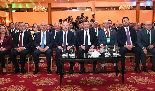 Vali Ali Fidan, Uluslararası Jeotermal Yatırım Zirvesi'ne katıldı