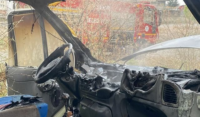 Nevşehir Mehmet Akif Ersoy Mahallesi’nde Minibüs Yangını Kısa Sürede Söndürüldü