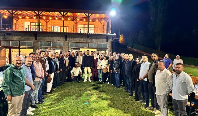 AK Parti İl Yönetim Kurulu Toplantısı Gövde Gösterisine Dönüştü