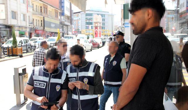 Nevşehir'de Huzurlu Sokaklar Uygulaması: 727 Kişi Sorgulandı, 8 Araç Trafikten Men Edildi