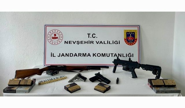 Acıgöl Tepeköy’de 2 Adrese Operasyon: Çok Sayıda Silah ve Mühimmat Ele Geçirildi