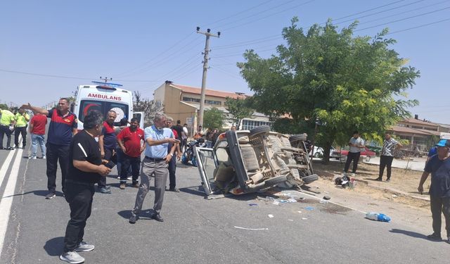 Nevşehir'de Motosikletin Çarptığı Otomobil Devrildi: 1’i Ağır, 3 Yaralı