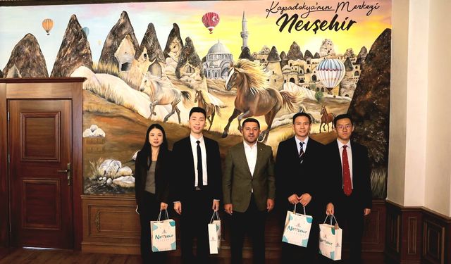 Belediye Başkanı Rasim Arı, Çinli Misafirlerini Ağırladı