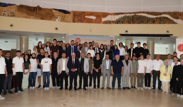 Nevşehir’de YKS’de İlk 10 Bine Giren Öğrenciler Protokol Tarafından Tebrik Edildi
