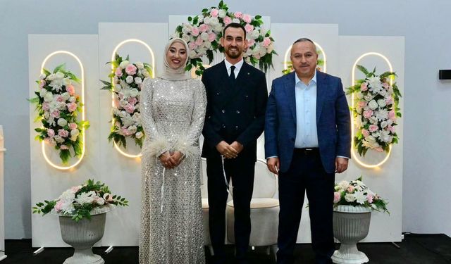 Nişan Yüzüklerini Vali Ali Fidan Taktı