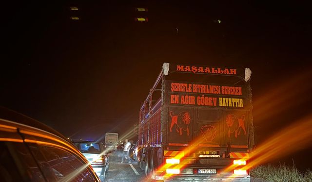 Nevşehir'de Motosiklet Seyir Halindeki Tıra Çarptı: 2 Yaralı