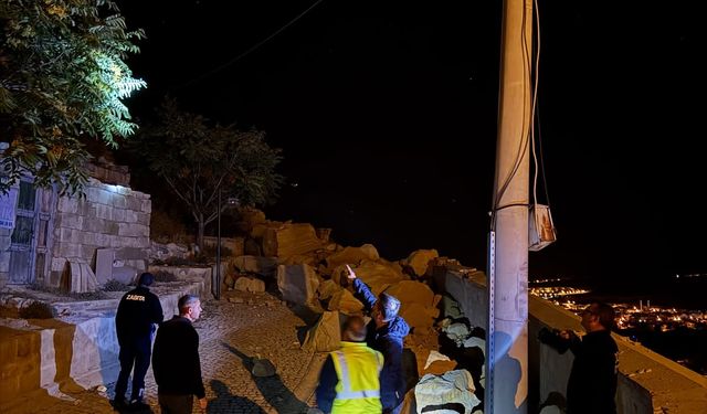 Ürgüp Kadıkalesi’nde Riskli Kaya Çöktü, Tedbirler İşe Yaradı, Tehlike Devam Ediyor