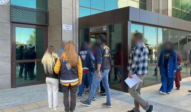 Nevşehir’de Masaj Salonuna Operasyonda Gözaltına Alınan Şüpheliler Adliyeye Sevk Edildi