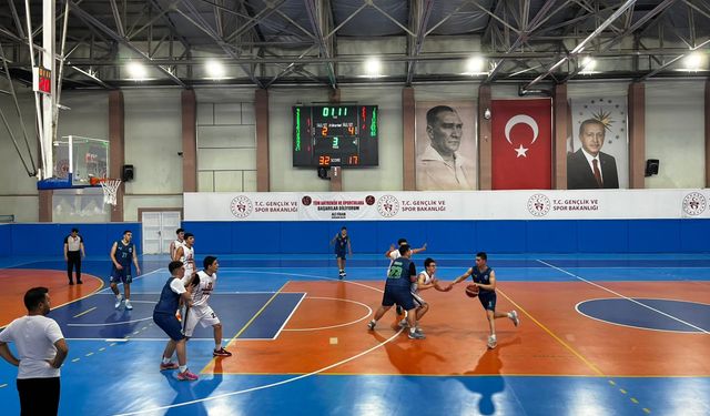 Nevşehir’de Genç Erkek Basketbol Heyecanı: Kardelen Koleji İlk Maçını Kazandı