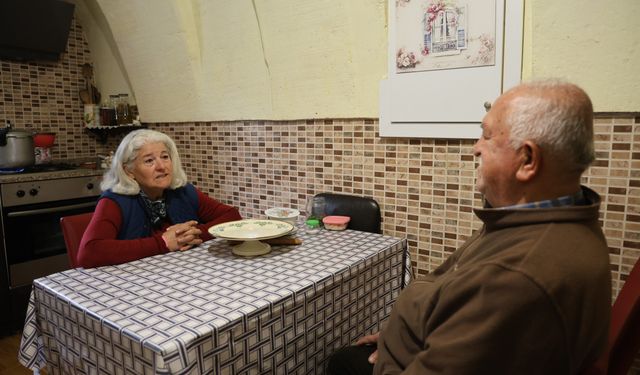 Yer Ürgüp, Söylediklerini Sadece Kendisi Anlıyor