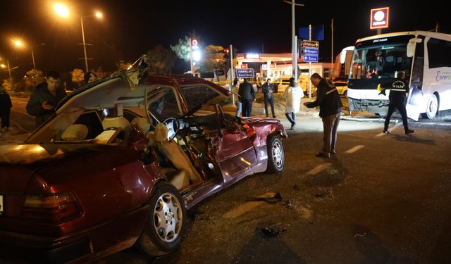 Nevşehir’de Turistleri Taşıyan Otobüs ile Otomobil Çarpıştı: 2 Ölü, 3 Yaralı