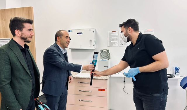 Başkan Serhat Sonugelen ve Merkez İlçe Teşkilatı, Diş Hekimleri Gününde Anlamlı Ziyaret